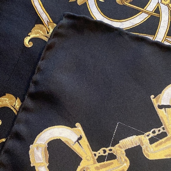 EUC Hermes small 💯 Silk Small  Scarf with box size small/XS Twilly square - Picture 5 of 6